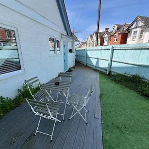 https://5-min-walk-to-the-best-beach-lovely-3-bedroom-charming.tophotelsbath.com